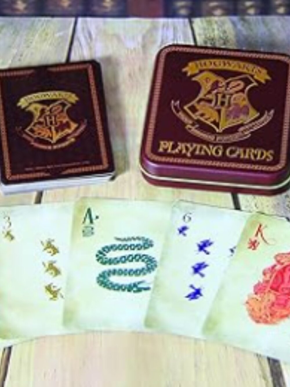 Harry Potter - Wizarding World - Hogwarts Crest Playing Cards - Gold Tin